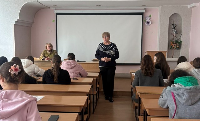 До учасників зустрічі звертається Галина Жирська